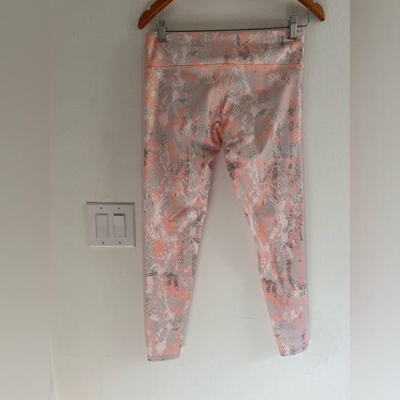 ALO Yoga Leggings - Picture 5 of 9